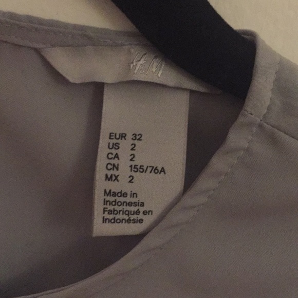 Grey sleeveless blouse - Picture 3 of 3